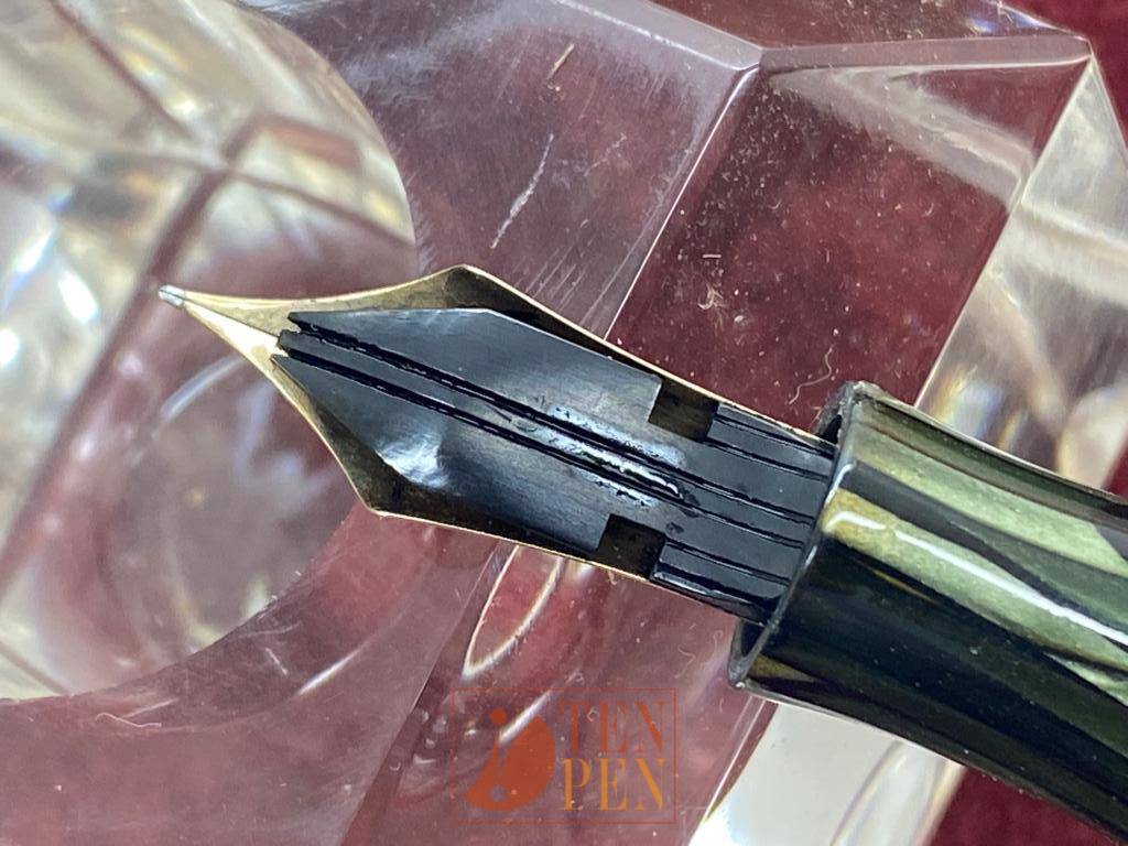 MONTBLANC 146 GREEN STRIATED CELLULOID - STANDARD SIZE | Tenpen